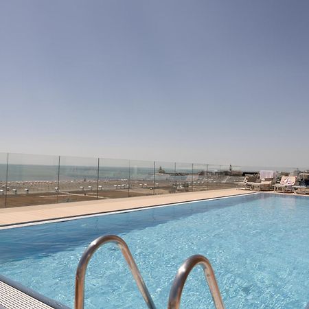 Hotel Monaco Каорле Екстериор снимка