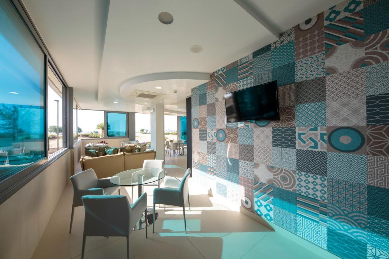 Hotel Monaco Каорле Екстериор снимка