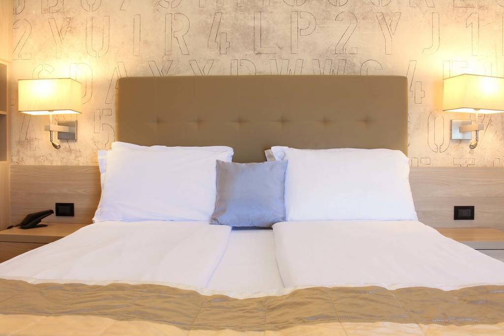Hotel Monaco Каорле Екстериор снимка